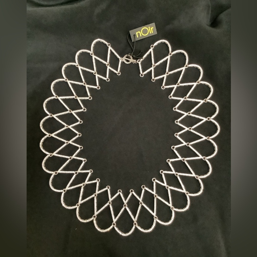 NWT NOIR GARVEY NECKLACE 
Retail $600
